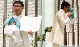 Sau 5 năm chi 300 triệu để kết hôn với vợ ảo, cuộc sống của anh chàng Nhật Bản giờ ra sao?