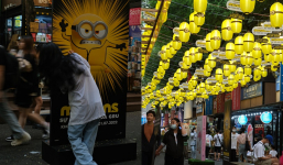 Hội Minions “phủ vàng” đường sách tại Việt Nam, ăn mừng thành tích doanh thu cực khủng