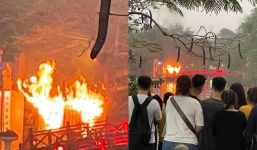 Cháy lớn tại cầu Thê Húc, nhiều du khách hoảng loạn bỏ chạy