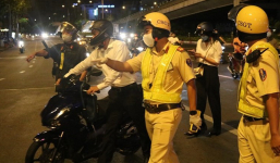 Nhậu say dắt bộ xe máy trên đường, khi gặp Cảnh sát giao thông thì có bị phạt?