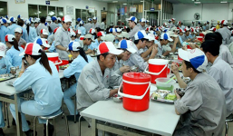 Khảo sát của Tổng Liên đoàn lao động Việt Nam: 'Chỉ 26,2% người lao động có điều kiện để ăn thịt, cá hàng ngày'