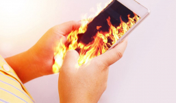 Tại sao điện thoại thường dễ phát nổ khi vừa sạc vừa dùng, cần làm gì để phòng tránh?