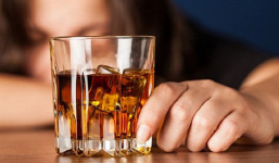 Một phụ nữ 30 tuổi không qua khỏi sau khi tham gia 'thử thách uống rượu', lời cảnh báo với nhiều người