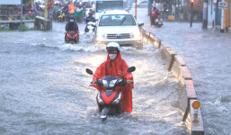 Tình trạng mưa lớn ở TP.HCM kéo dài đến khi nào, vì sao đường phố hay bị ngập sau mưa to?