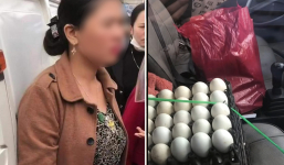 Người phụ nữ bán trứng 'bị ném' túi tiền hơn 1 tỷ vào xe, bất ngờ khi biết chủ nhân thực sự của số tiền