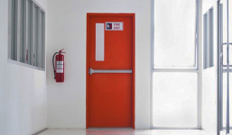 Tại sao cửa thoát hiểm chống cháy tại chung cư luôn đóng cửa?