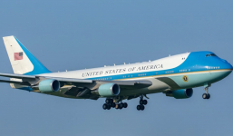 Cận cảnh chiếc máy bay chở Tổng thống Mỹ Joe Biden đến Việt Nam, được mệnh danh là 'Phủ tổng thống' trên không