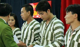 Vì sao quần áo của tù nhân đều có sọc trắng đen mà không phải màu sắc khác?