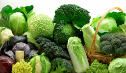 Chuyên gia cảnh báo 7 đối tượng không nên ăn rau cải