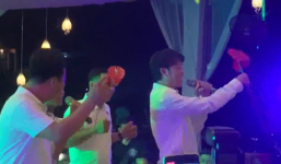 Danh hài Hoài Linh đi hát đám cưới ở Tiền Giang, diện mạo trẻ trung, 'quẩy' cực sung
