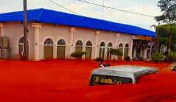 Cát đỏ ở Bình Thuận tràn xuống đường nuốt chửng nhiều ô tô, nhà cửa