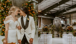 Đám cưới gây sốt của 2 nữ tiếp viên hàng không xinh như hoa hậu, mang cả máy bay vào lễ đường
