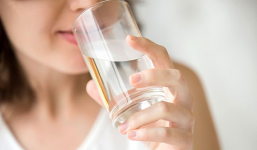 Uống 1 cốc nước trong 5 thời điểm này mỗi ngày, bạn sẽ kéo dài tuổi thọ ít nhất 5 năm?