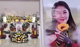 Hé lộ hình ảnh hiếm hoi trong tang lễ Châu Hải My: Ngập hoa tươi, có 1 điều đặc biệt ai cũng rơi nước mắt