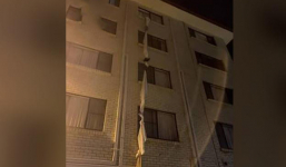Một người đàn ông 39 tuổi lấy ga giường làm thành dây trốn khỏi khu cách ly từ tầng 4