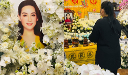 NSND Hồng Vân đến viếng ca sĩ Phi Nhung: 'Tiếng hát của em mãi là ký ức ngọt ngào'