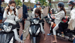 Nguyễn Thúc Thuỳ Tiên được bắt gặp đèo trợ lý đi làm bằng xe máy, vừa ngồi trên xe vừa kí tặng fan