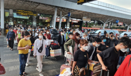 Vì sao hành khách bị 'chặt chém' khi bắt xe trong sân bay Tân Sơn Nhất?