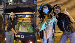 Hoa Hậu Tiểu Vy đi xe máy trao tặng 3 tấn gạo cho người dân khó khăn do ảnh hưởng của dịch Covid-19