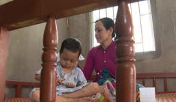 Chuyến xe nhân ái: Hai cặp vợ chồng tại Vĩnh Long khao khát kiếm tiền chữa bệnh và cho con được đến trường