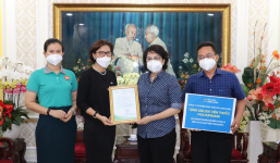 FPT Long Châu tặng 200.000 viên thuốc đặc trị Covid Molnupiravir cho người nghèo