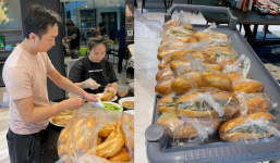 Vợ chồng Cường Đô La tự tay chuẩn bị hàng trăm ổ bánh mì thịt 'cứu đói' bà con Sài Gòn giữa mùa dịch