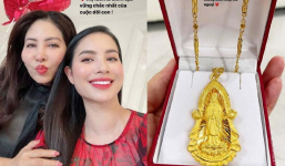 Hoa hậu Phạm Hương mua vàng 'khủng' mừng sinh nhật mẹ ruột