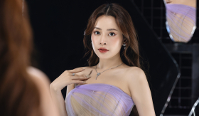 Đáng yêu như Chi Pu, mang hoa tặng những người phụ nữ trên phố