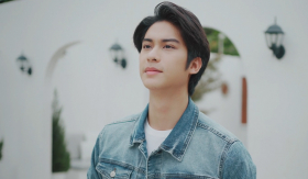 Nam thần August Vachiravit khoe giọng trong bản OST “Là mây trên bầu trời của ai đó': Vẻ ngoài “mlem', giọng hát “ngọt xỉu' 