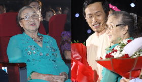 Mẹ ruột Hoài Linh bất ngờ đến xem con trai biểu diễn