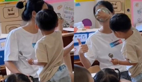 Thấy con ăn hết bát cơm còn xin thêm nhưng không được, người mẹ tức giận sau đó xấu hổ khi nghe cô nói
