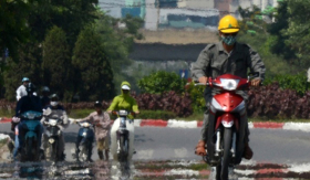 Lý do vì sao trong những ngày nắng nóng chúng ta thường thấy vũng nước trước mặt?