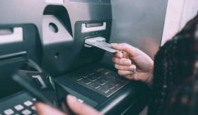 Cây ATM không nhả tiền dù tài khoản đã bị trừ, làm ngay cách này để lấy lại