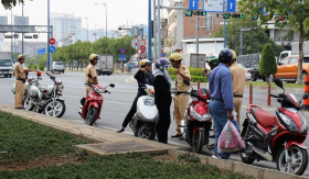 Tài xế cần nắm rõ kẻo bị phạt nặng: Những điểm cấm dừng đỗ xe theo quy định mới kể từ 1/2025