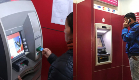 Cảnh giác chiêu lừa đảo mới xuất hiện từ tháng 1/2025 rút tiền tại cây ATM bị mất sạch tiền, người dân chú ý