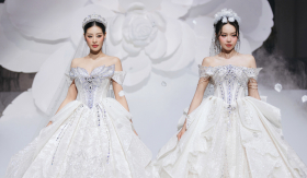 Khánh Vân- Thanh Thủy mặc đầm cưới sánh đôi catwalk, bung skill catwalk không nhìn bậc thang