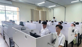 Điều kiện thực hiện thi tốt nghiệp THPT trên máy tính từ năm 2027