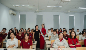 Hoa hậu Môi trường Việt Nam 2025 Trần Thị Mỹ Linh trở về thăm trường