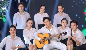 Ca sĩ, thầy giáo Mai Tuấn và hành trình giữ lửa âm nhạc từ đồng lương đứng lớp