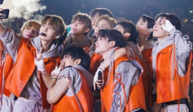 Viral khoảnh khắc dàn tân binh cùng các anh tài, chị đẹp ở hậu trường