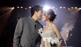 Sunny Đan Ngọc lộng lẫy trong váy cưới đính hơn 1.000 viên Swarovski.