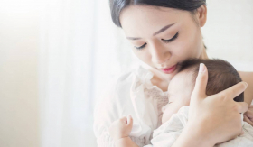 Bố chồng đặt tên hay cho cháu gái, con dâu đọc ngược lại thì yêu cầu đổi ngay