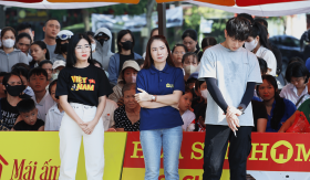 Thanh Thảo và Hà Myo bật khóc trước cô bé mồ côi, sống một mình trong ngôi nhà cũ do ông ngoại để lại