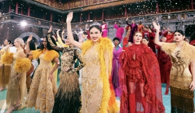 Hơn 70 thí sinh quốc tế Miss Cosmo 2025 trình diễn tại Quảng trường Ngọ Môn – Hoàng Thành Huế