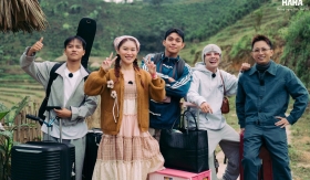 Gia Đình HaHa tập 16: Út Khánh “lộ chiêu” dùng “font bạc” để được khen, Anh Ba Nam căng thẳng ra mặt