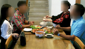 Hớn hở đến thăm nhà bạn trai nhưng nghe “mẹ chồng tương lai” nói 1 câu, cô gái vội quay xe đòi chia tay gấp