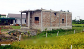 Năm 2024, muốn xây nhà trên đất nông nghiệp mà không bị phạt người sử dụng đất cần làm ngay tờ giấy này?