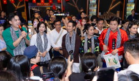 Cinetour “Lật Mặt 8”: Lý Hải và đoàn phim khuấy động rạp miền Tây, khán giả xúc động chia sẻ sau phim