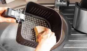 4 sai lầm khi dùng nồi chiên không dầu khiến sức khỏe bị ảnh hưởng nghiêm trọng