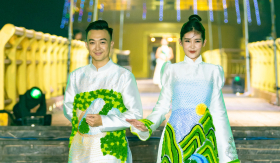 Lê  Âu Ngân Anh và chồng lần đầu tiên cùng catwalk